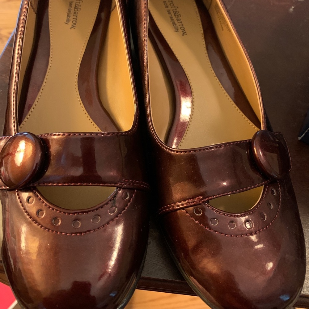 NEW Beautiful Copper loafers with great detail